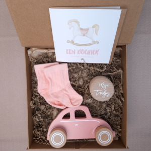 Kraamcadeau meisje auto wood