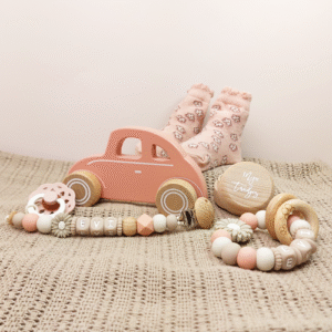 Kraamcadeau met naam auto daisy