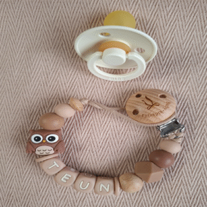 Speenkoord met naam jongen uil melkchocolade