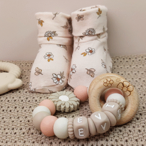 Bijtring met naam daisy beige