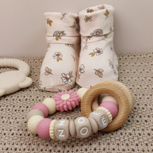 Bijtring met naam daisy soft cashmere