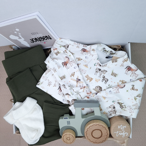 Kraamcadeau jongen tractor babykleding