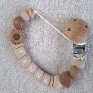 Speenkoord met naam meisje daisy hazelnoot