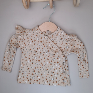 Overslagshirtje kleine bloemen beige