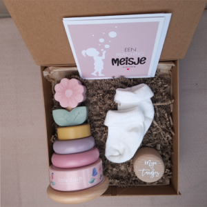 Kraamcadeau meisje houten stapeltoren