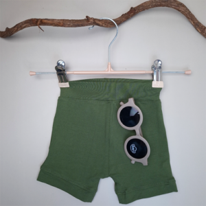 Baby short olijfgroen