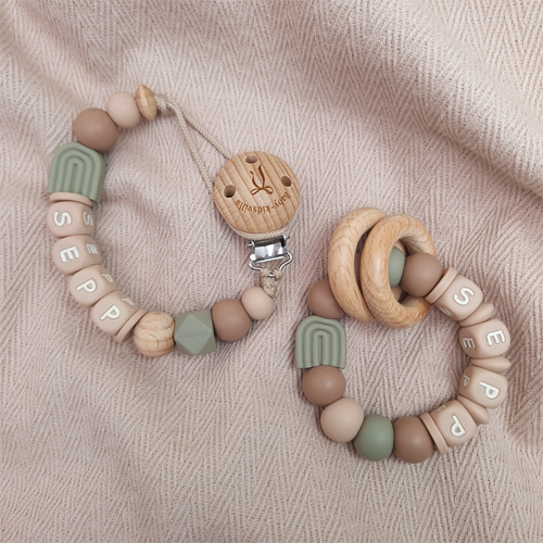 Speenkoord met naam jongen regenboog salie - Afbeelding 3