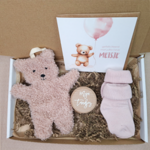 Brievenbus kraamcadeau meisje speendoekje beer rose