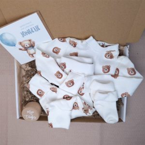 Brievenbus kraamcadeau jongen babykleding beren