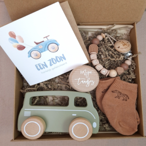 Kraamcadeau met naam jongen autobus