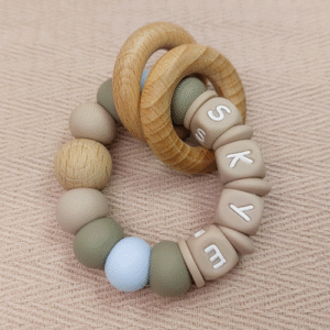 Bijtring met naam beige