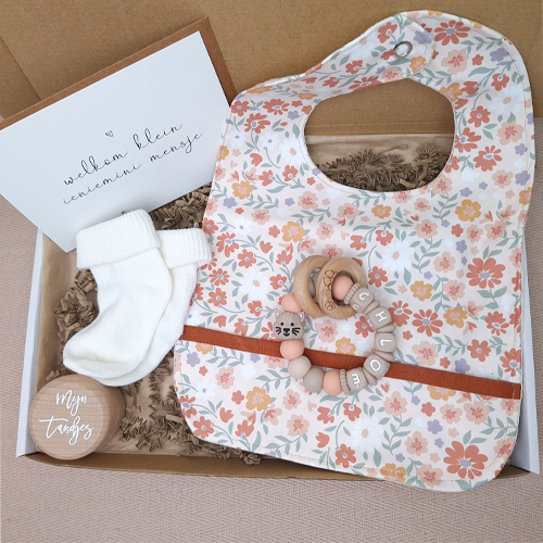 Brievenbus kraamcadeau met naam babyslab waterproof - Afbeelding 3