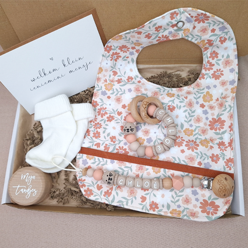 Brievenbus kraamcadeau met naam babyslab waterproof - Afbeelding 4