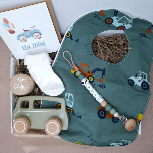 Kraamcadeau met naam jongen autobus slab XL