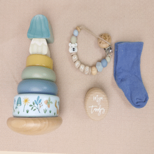 Kraamcadeau met naam jongen stapeltoren little dutch