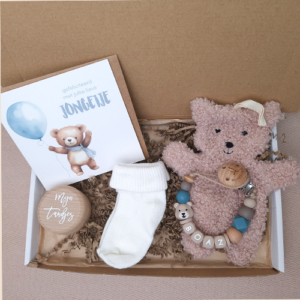 Brievenbus kraamcadeau met naam speendoekje beer artic blue