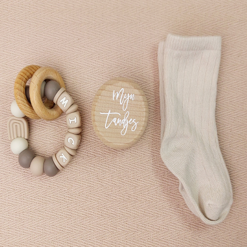 Brievenbus kraamcadeau met naam regenboog beige - Afbeelding 2