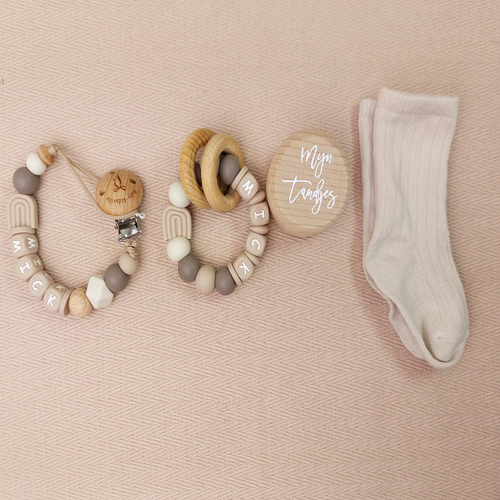 Brievenbus kraamcadeau met naam regenboog beige - Afbeelding 3