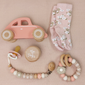 Kraamcadeau met naam auto daisy