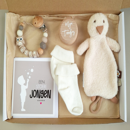 Brievenbus kraamcadeau met naam speendoekje uil