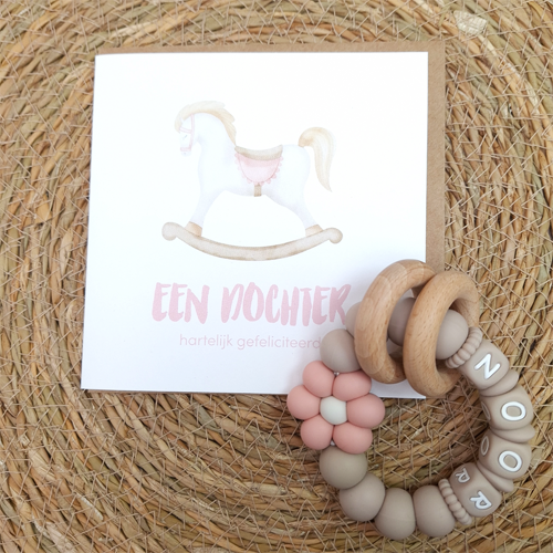 Bijtring met naam meisje bloem dark blush - Afbeelding 5