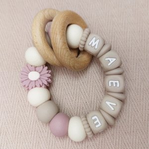 Bijtring met naam meisje daisy ivory