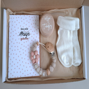 Brievenbus kraamcadeau met naam bloem