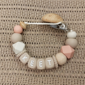 Speenkoord met naam meisje dark blush