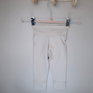 Newborn broekje legging taupe