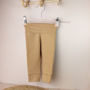Babylegging camel