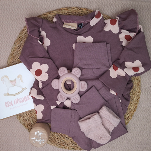 Brievenbus kraamcadeau babykleding bloemen mauve - Afbeelding 2