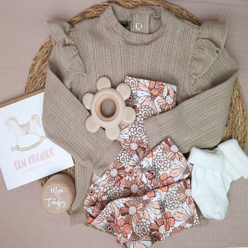 Brievenbus kraamcadeau babykleding bloemen pastel - Afbeelding 2