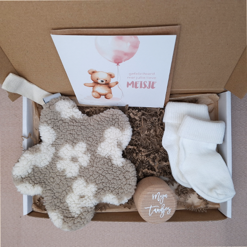 Brievenbus kraamcadeau meisje speendoekje bloemen