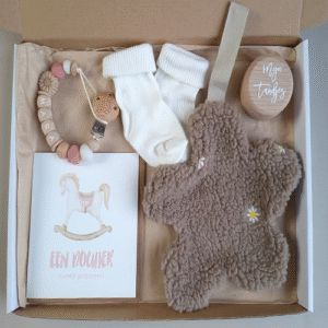 Brievenbus kraamcadeau met naam speendoekje bloem flower