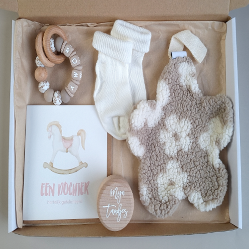 Brievenbus kraamcadeau met naam speendoekje bloemen - Afbeelding 2