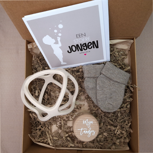 Kraamcadeau jongen bijtspeelgoed bal