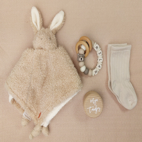 Kraamcadeau met naam jongen knuffeldoekje konijn - Afbeelding 3