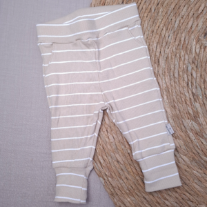 Newborn broekje relax streep beige