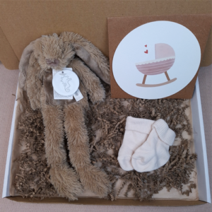 Brievenbus kraamcadeau meisje Happy Horse knuffel beige