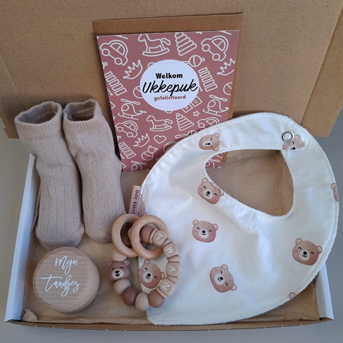 Brievenbus kraamcadeau met naam kwijlslab beer