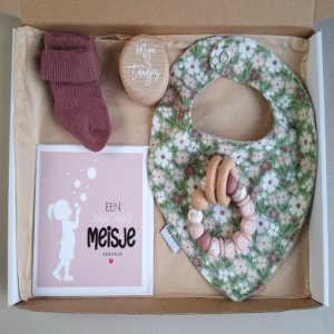 Brievenbus kraamcadeau met naam kwijlslab millefleur