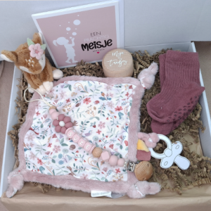 Kraamcadeau met naam meisje speendoekje hert roze