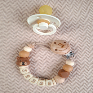 Speenkoord met naam jongen beer amandel