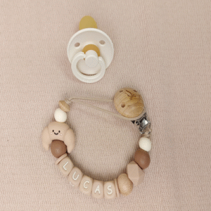 Uniek handgemaakt speenkoord met naam jongen croissant, gemaakt van veilige BPA-vrije siliconen kralen. Nooit meer de speen die kwijt is of op de grond valt. NEN-12586