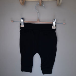 Baby relax broekje rib zwart