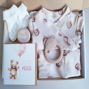 Brievenbus kraamcadeau babykleding beren