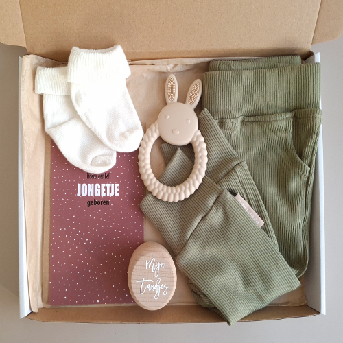 Brievenbus kraamcadeau met naam babykleding streep olijfgroen - Afbeelding 2
