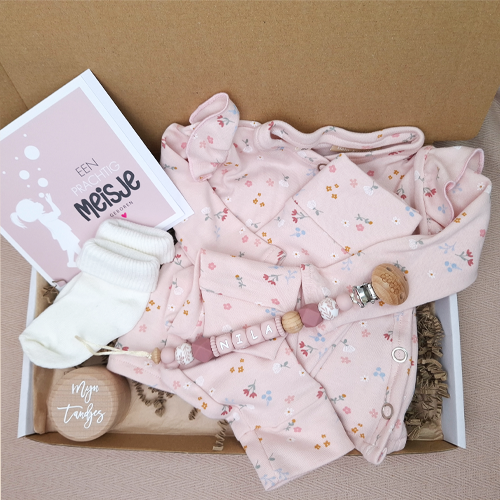 Brievenbus kraamcadeau met naam babykleding kleine bloemen