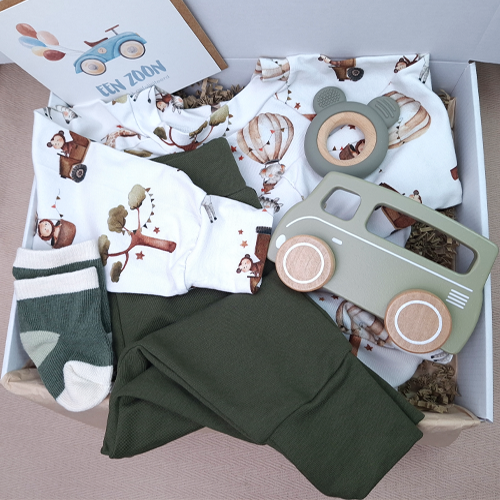 Kraamcadeau jongen autobus babykleding