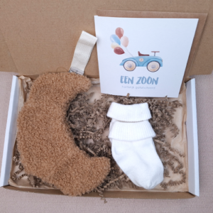 Brievenbus kraamcadeau jongen speendoekje croissant